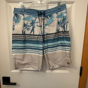Billabong board shorts 32